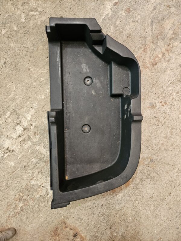 Toyota Avensis pagasiruumi plastik 64995-05020