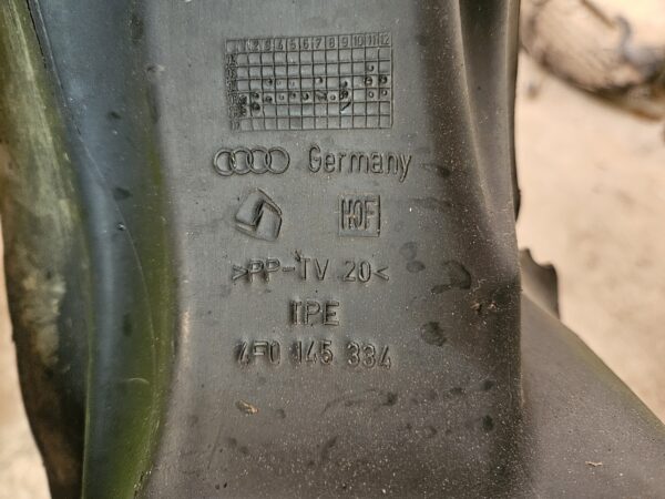 20250130_135907 Audi intercooleri õhusuunaja parem 4F0145334