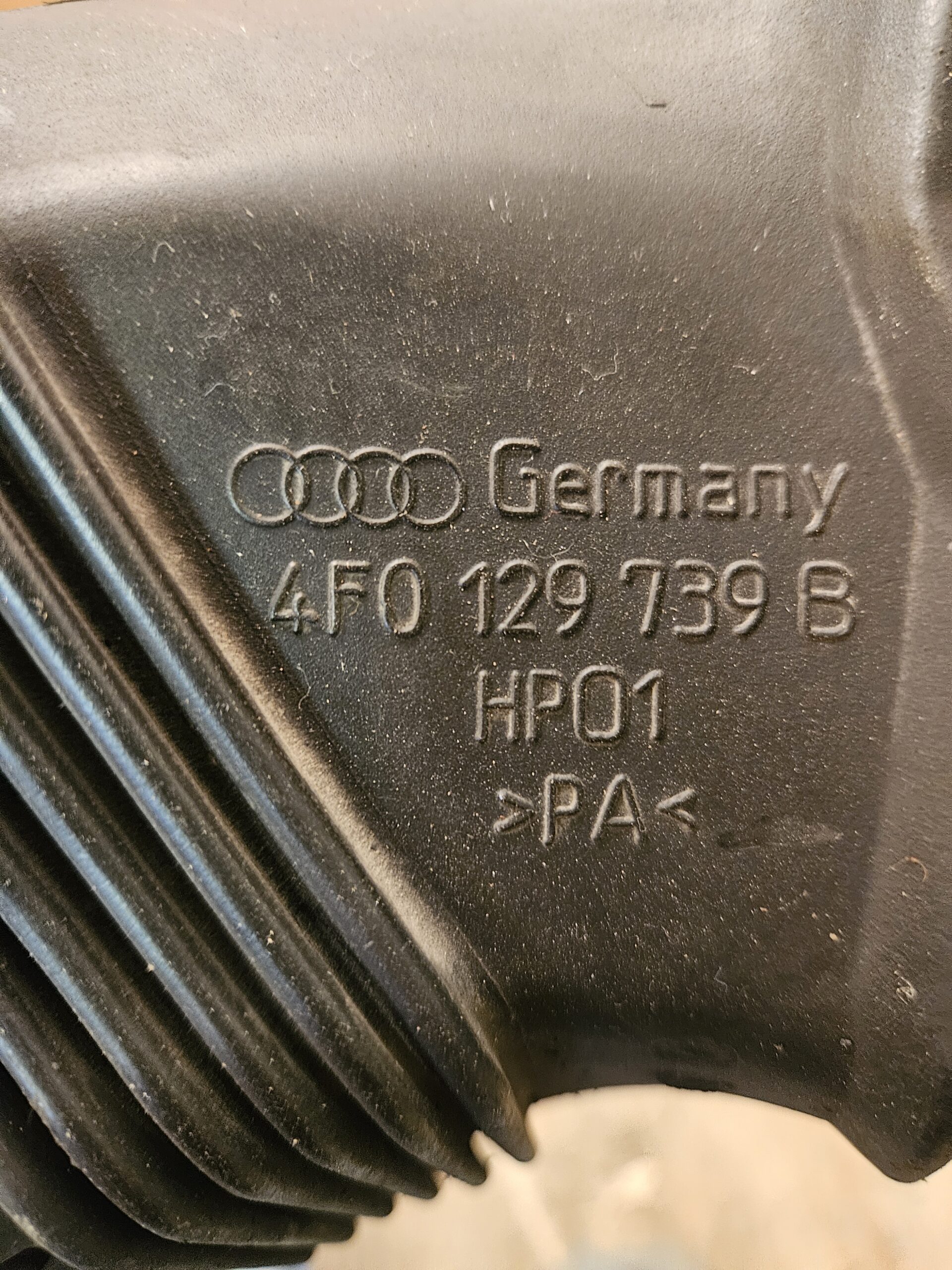 20250130_140159 Audi õhu sisselaske toru 4F0129739B