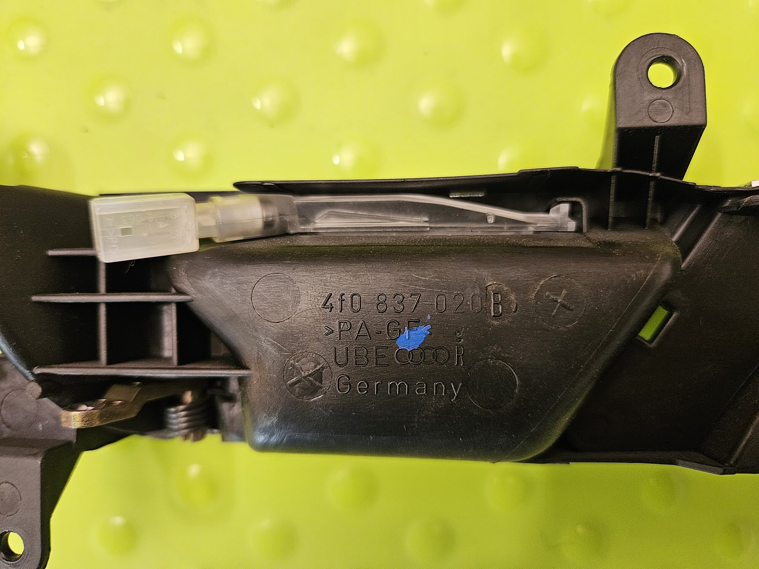 Audi A6 ukselink 4F0837020B