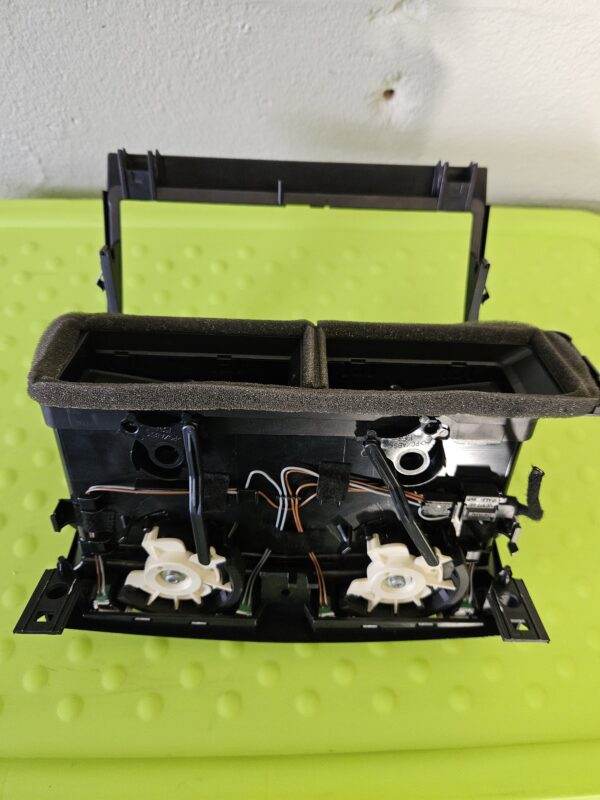 20250414_162914 Touaregi armatuuri ventilatsiooni avad 7L6819727
