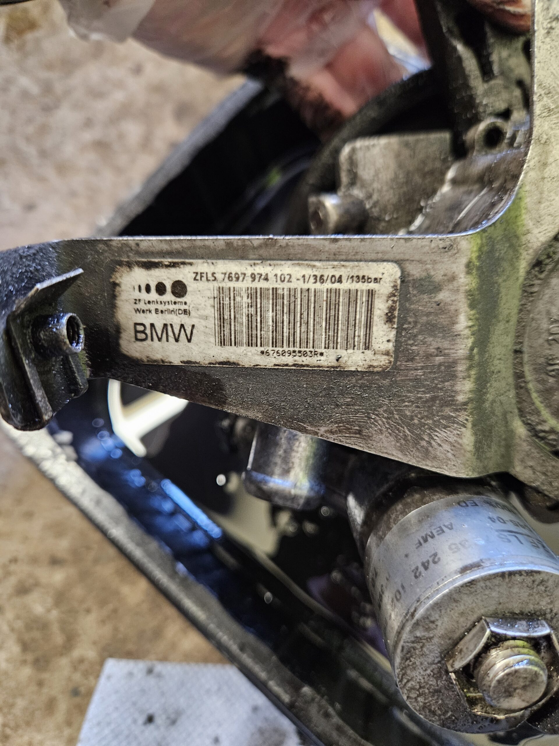 20250414_164120 BMW roolivõimendi pump 7697974102