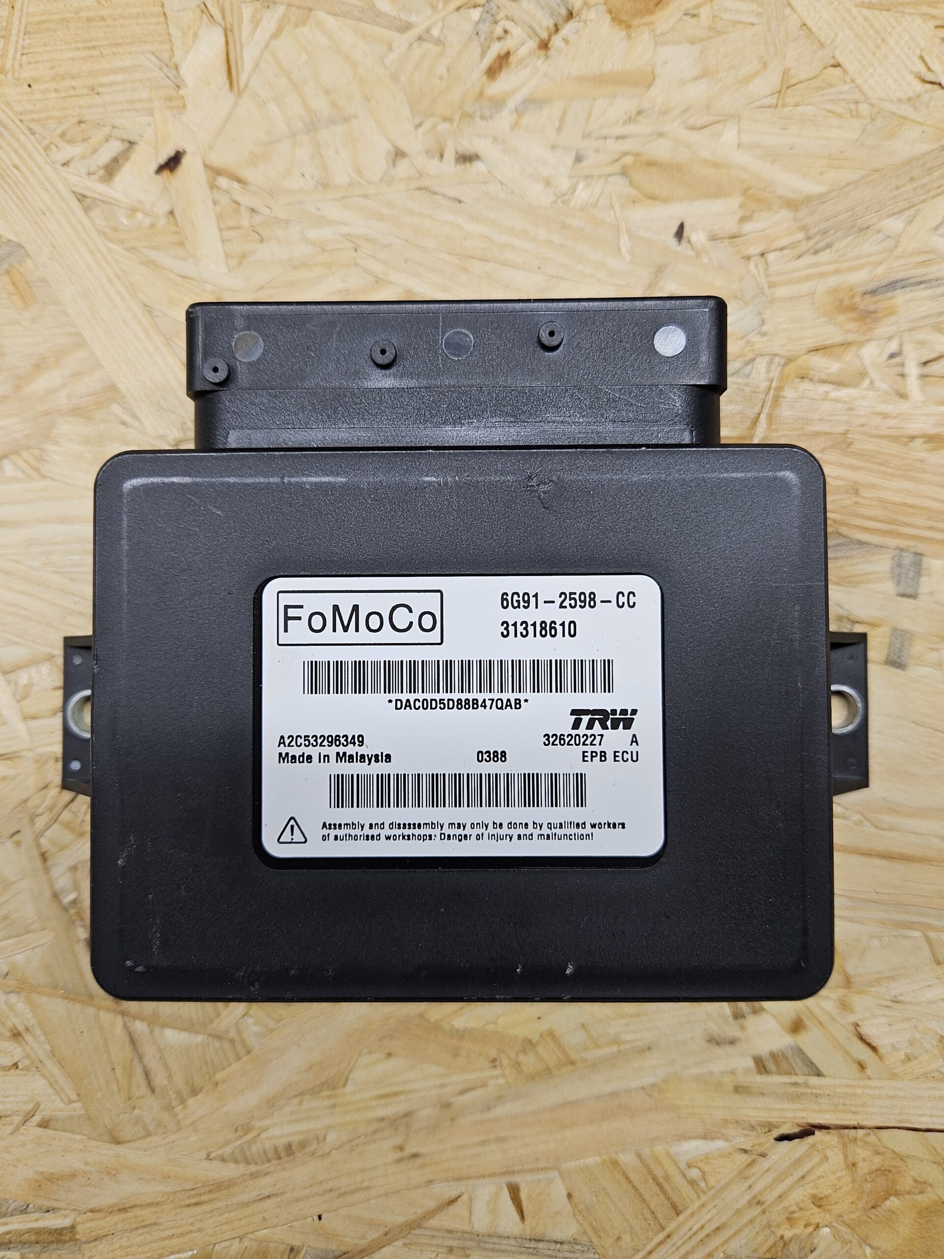 20251023_160009 Volvo elektrilise käsipiduri moodul 31318610