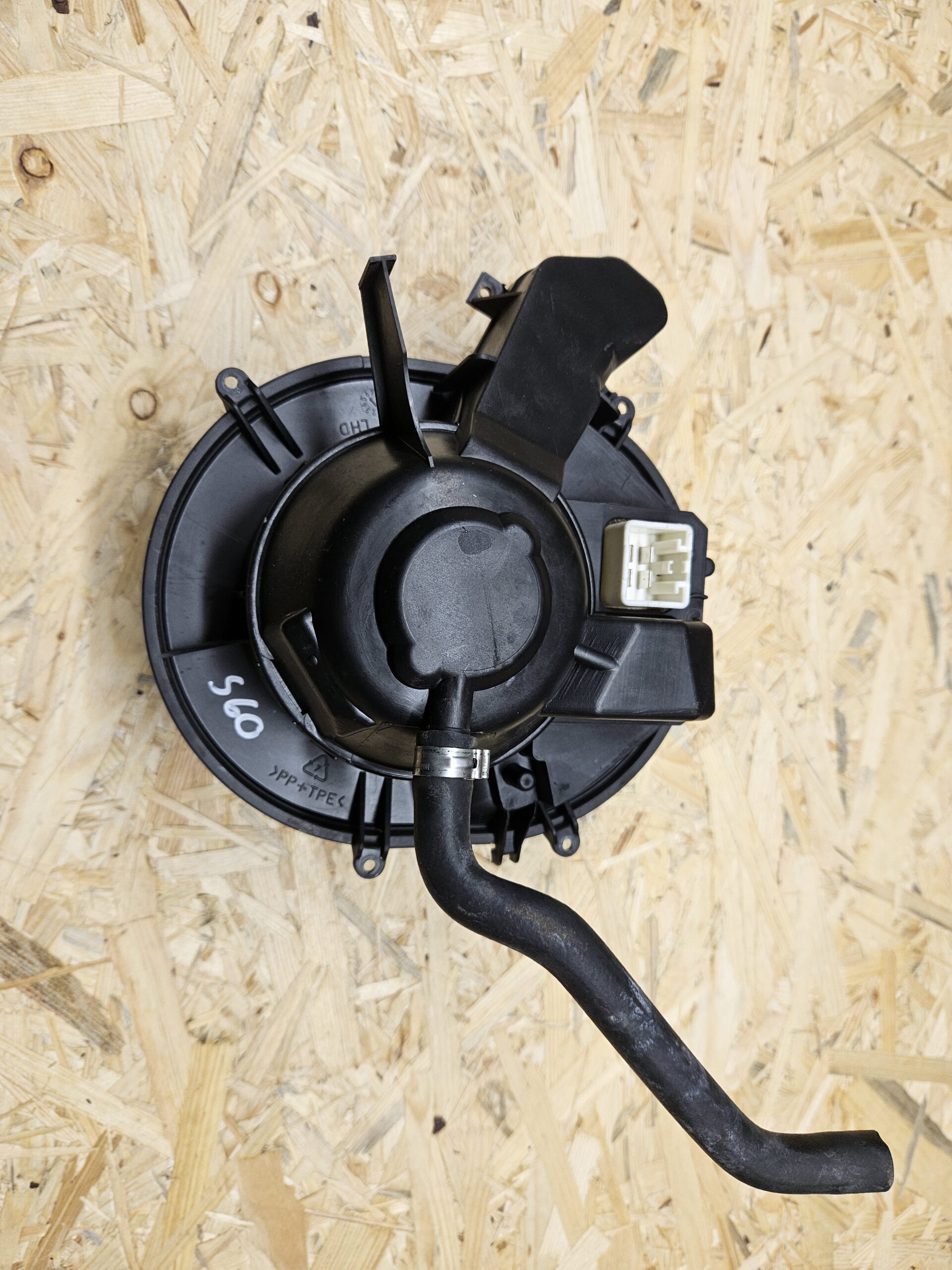 Volvo salongi ventilaator 28417