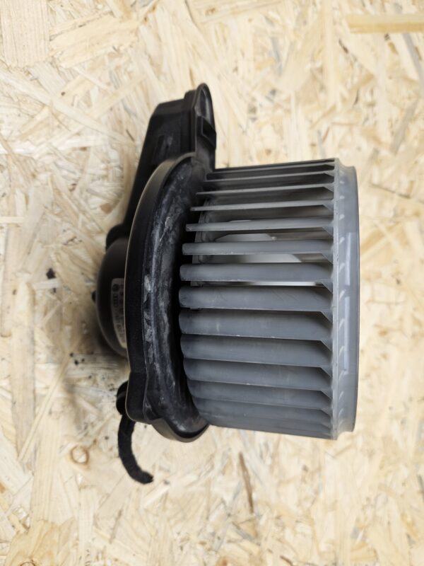 Audi A6 C5 salongi ventilaator 0130111202