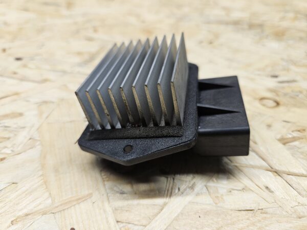 Toyota salongi ventilaatori reostaat 499300-2121