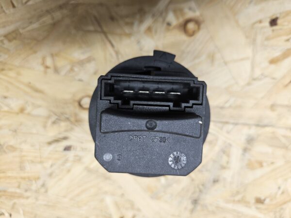 20251030_104719 Volvo salongi ventilaatori reostaat F7253