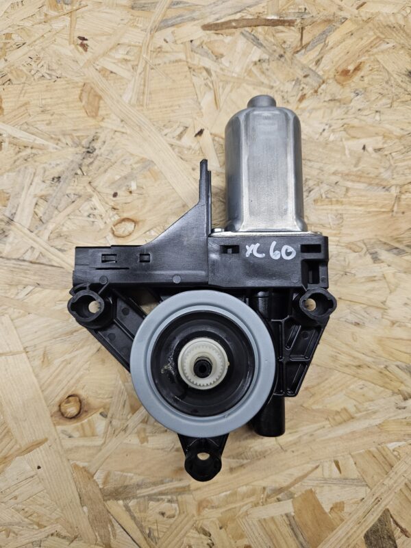 Volvo klaasitõstuki mootor 966269-102