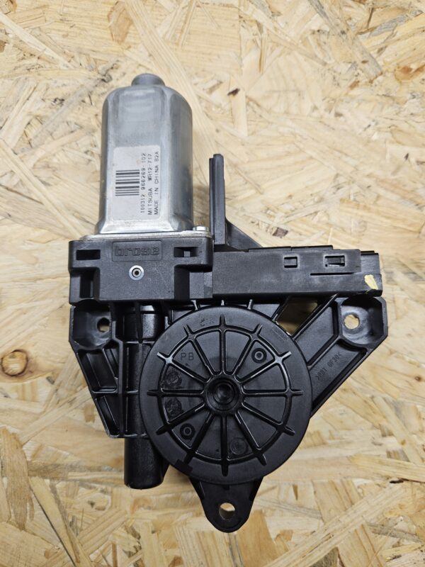 Volvo klaasitõstuki mootor 966269-102