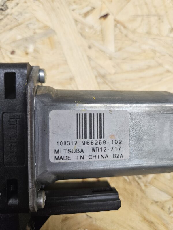 Volvo klaasitõstuki mootor 966269-102