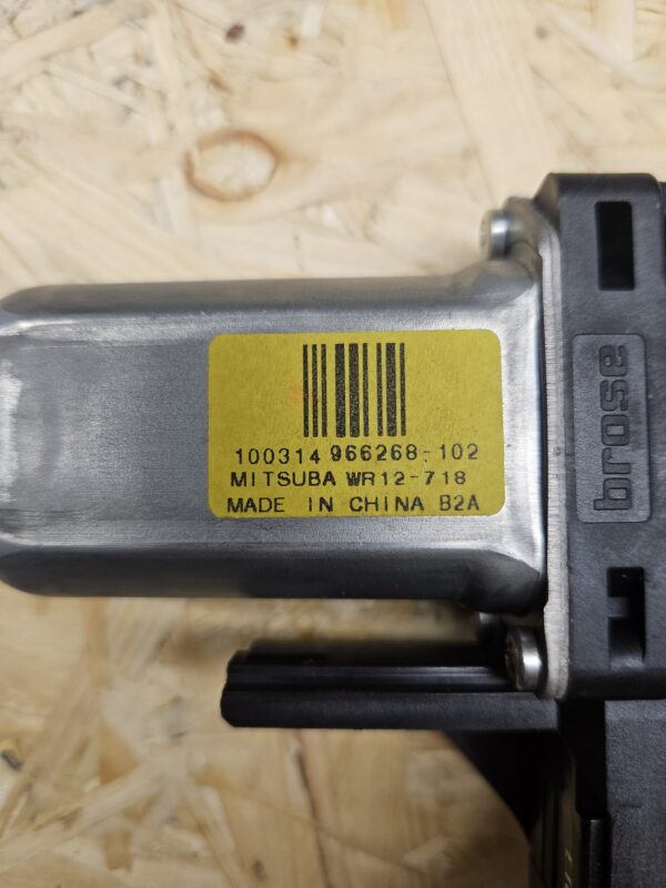 20251030_105425 Volvo klaasitõstuki mootor 966268-102