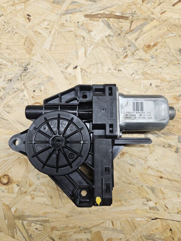 Volvo klaasitõstuki mootor 966265-101