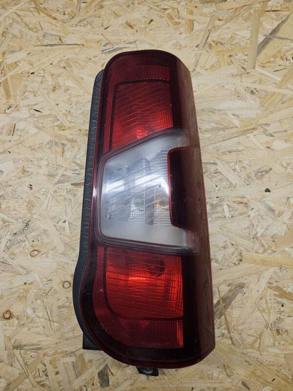 20251030_113129 Citroen Berlingo tagatuli, parem 311001609