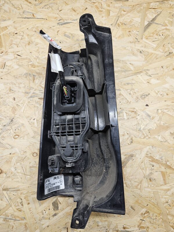 20251030_113141 Citroen Berlingo tagatuli, parem 311001609