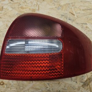 Audi A6 C5 parem tagatuli 4B5945096