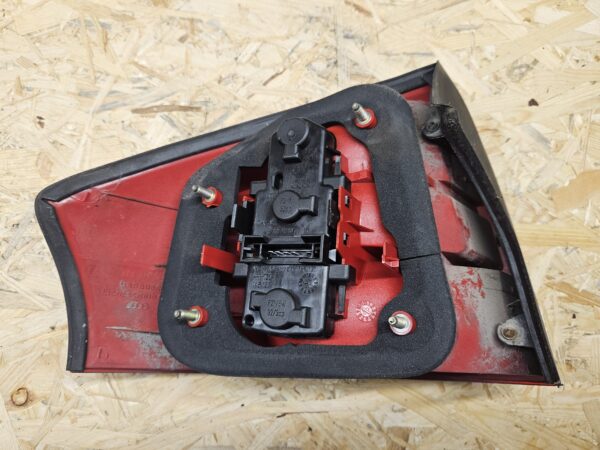 Audi A6 C5 parem tagatuli 4B5945096