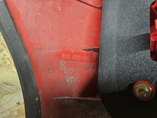 Audi A6 C5 parem tagatuli 4B5945096