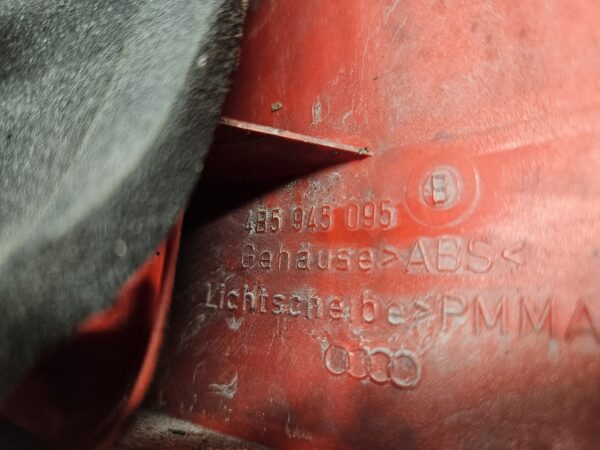 Audi A6 C5 vasak tagatuli 4B5945095