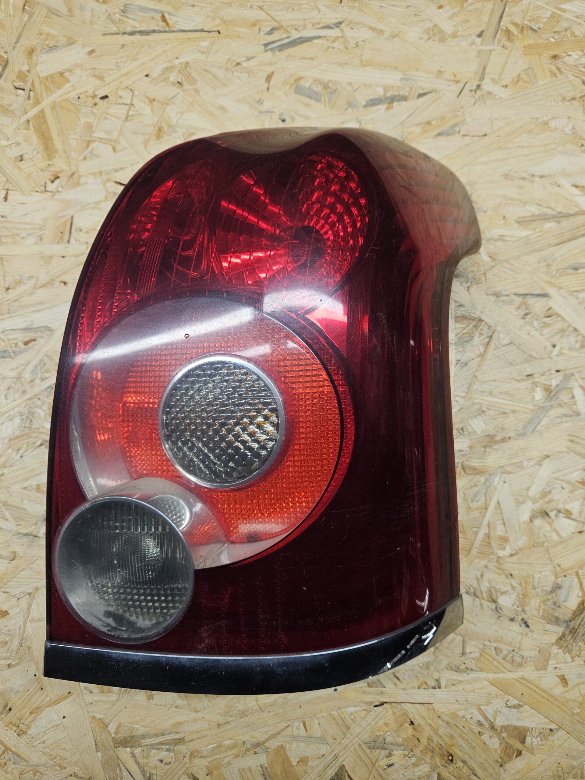 Toyota Avensis parem tagatuli