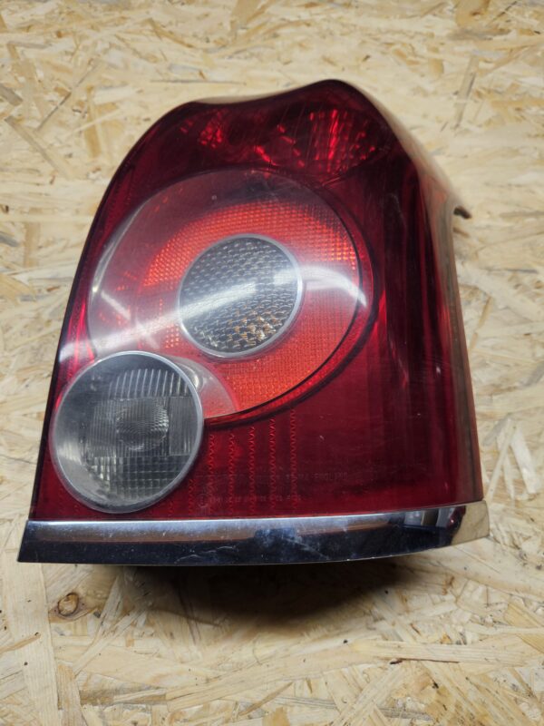 Toyota Avensis parem tagatuli