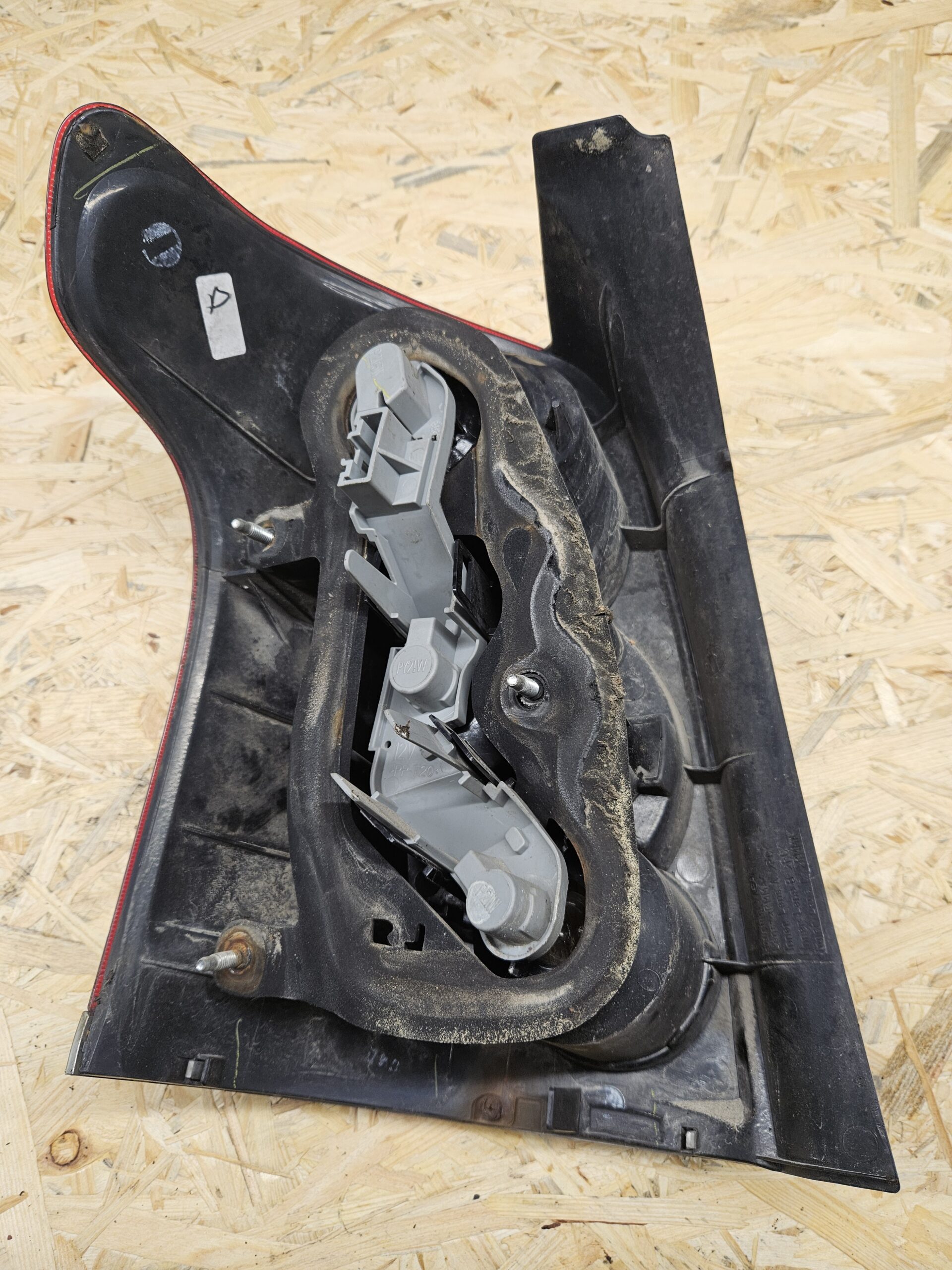 Toyota Avensis parem tagatuli