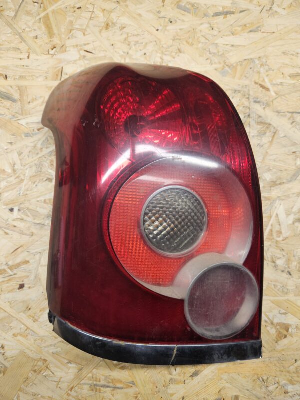 Toyota Avensis vasak tagatuli