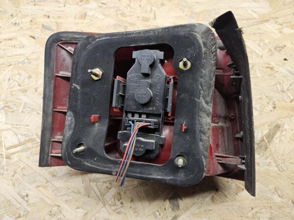 Audi A6 C5 parem tagatuli 4B9945096