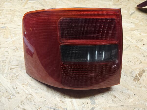 Audi A6 C5 vasak tagatuli 4B9945095D3FZ