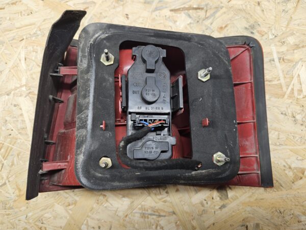 Audi A6 C5 vasak tagatuli 4B9945095D3FZ