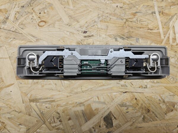 20251030_114748 Audi A6 C5 laevalgusti 4B0947111