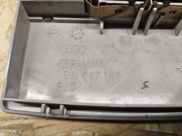 Audi A6 C5 laevalgusti 4B0947105