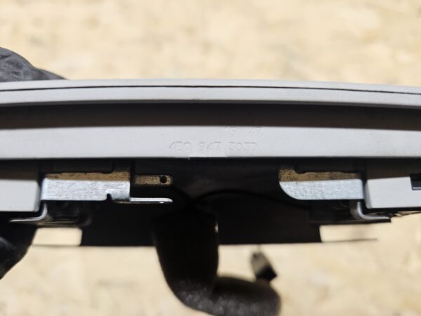 Audi A6 C5 laevalgusti 4B0947303D