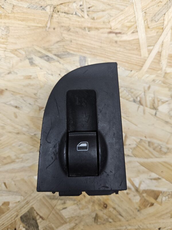 20251030_115301 Audi A6 C5 akna lüliti 4B0959855A