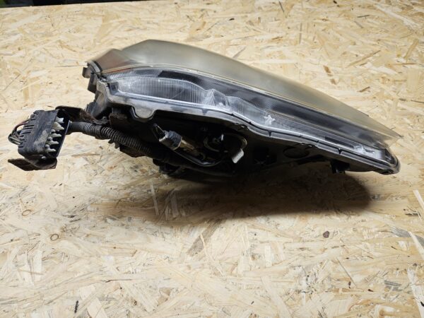 Lexus IS parem halogeen esituli