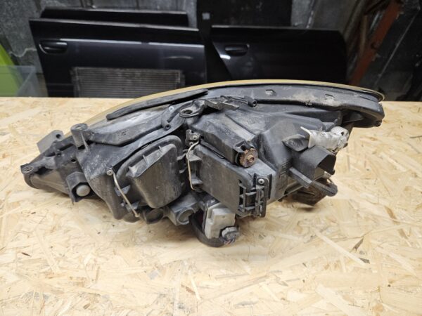 Lexus IS parem halogeen esituli