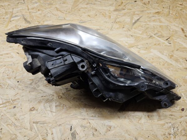 20251105_093933 Lexus IS vasak halogeen esituli