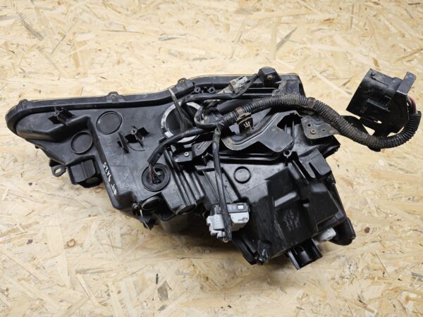 20251105_094003 Lexus IS vasak halogeen esituli