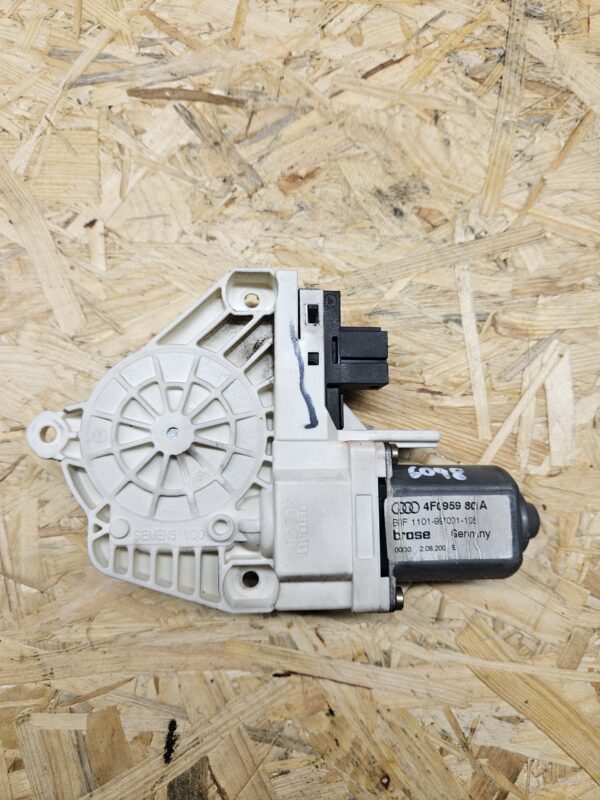 Audi A6 C6 aknatõstuki mootor 4F0959801A