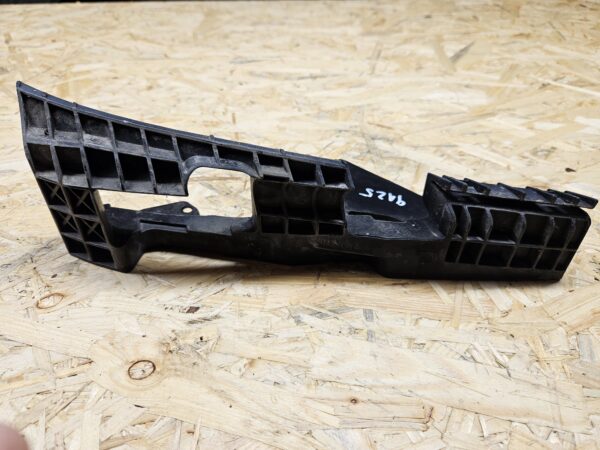 20251105_095743 Lexus IS esistange parem kinnitus 52115-53020