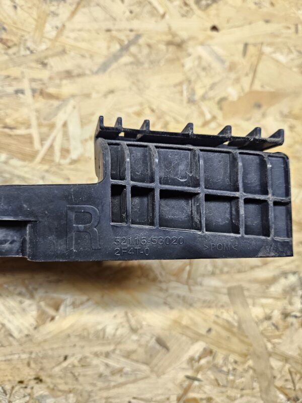 20251105_095822 Lexus IS esistange parem kinnitus 52115-53020