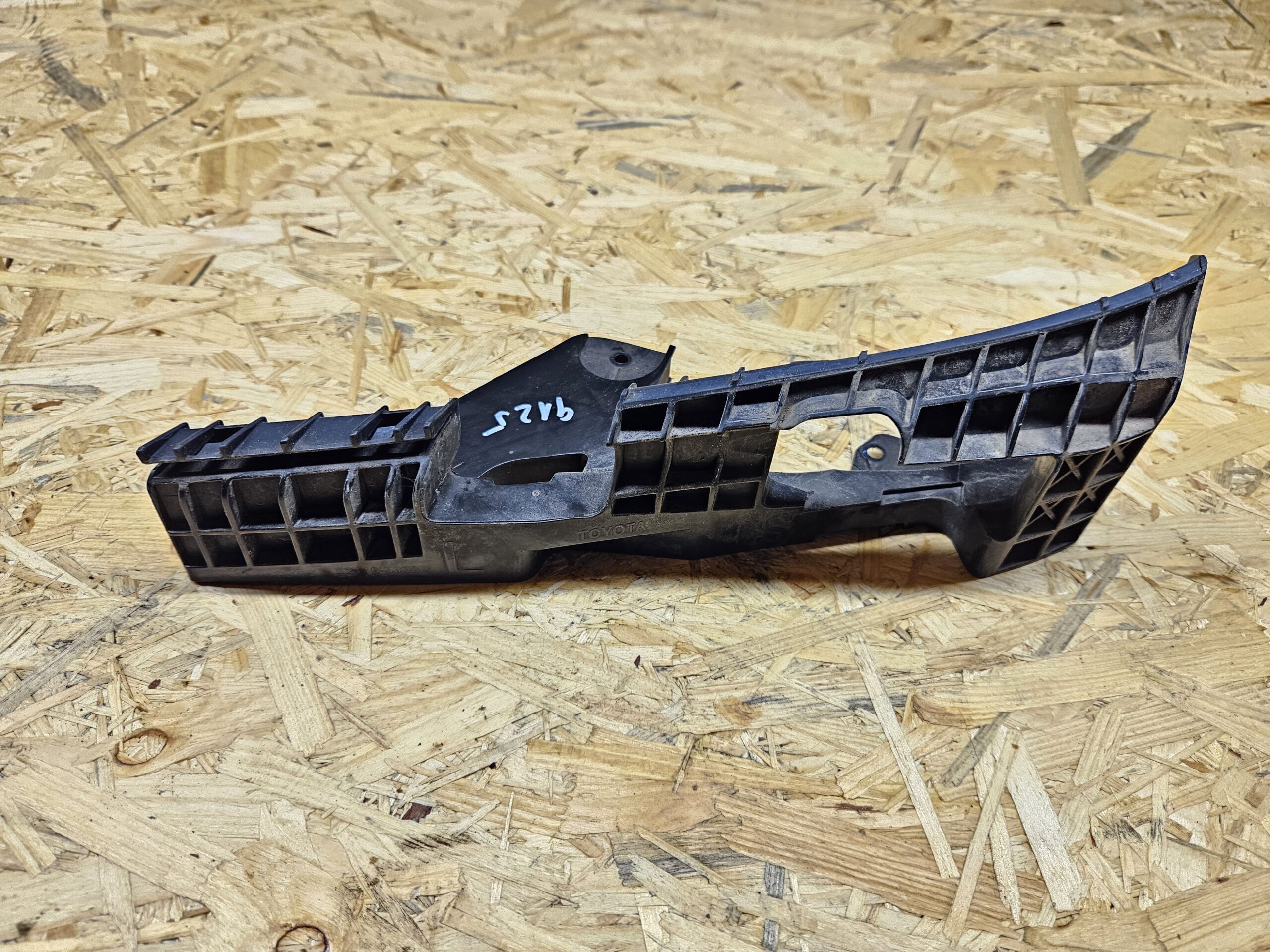 Lexus IS esistange vasak kinnitus 52116-53020