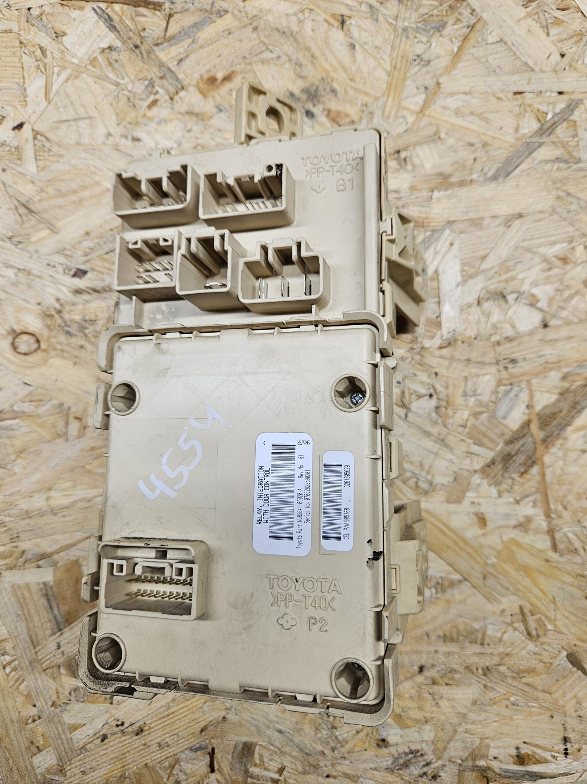 Toyota kaitsmekarp 82641-05020A