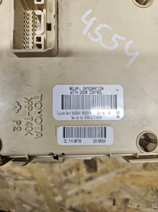 Toyota kaitsmekarp 82641-05020A