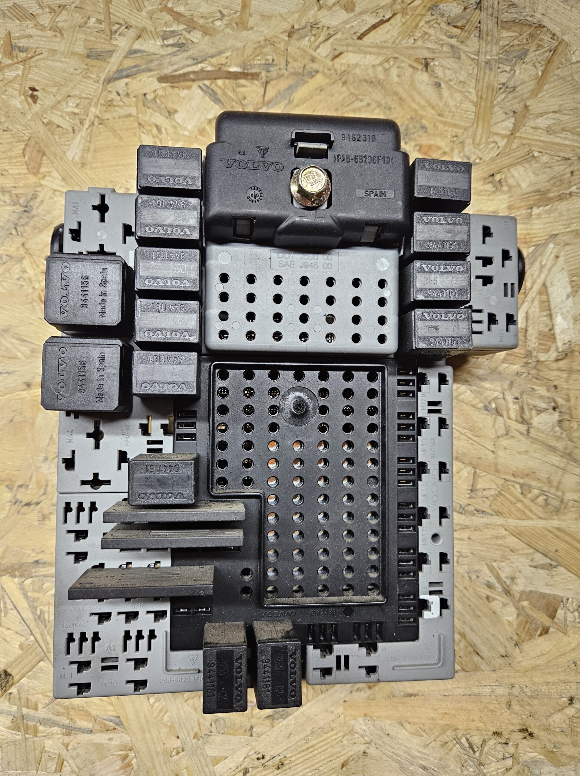 Volvo kaitsmekarp 8645541