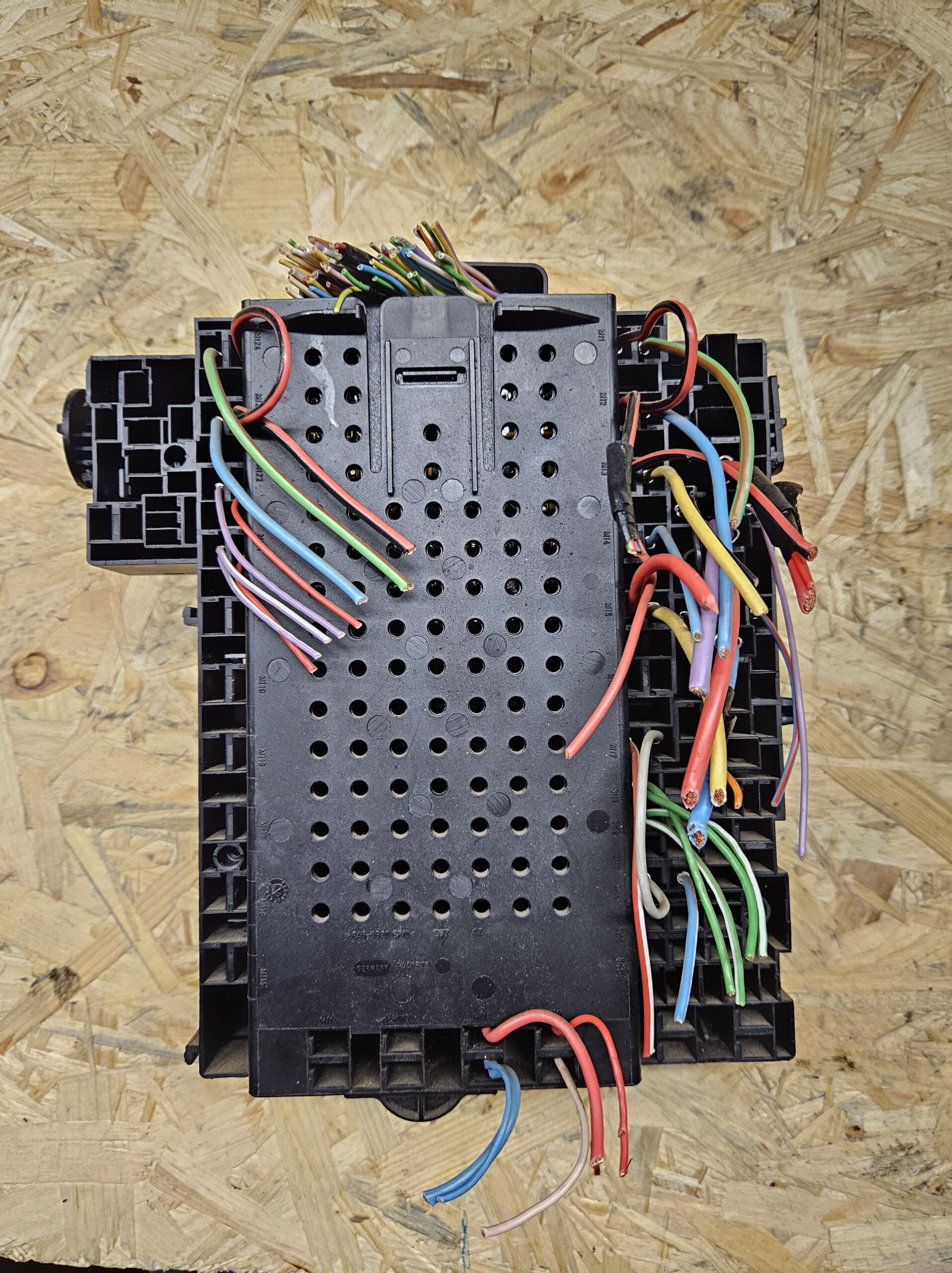 Volvo kaitsmekarp 8645541