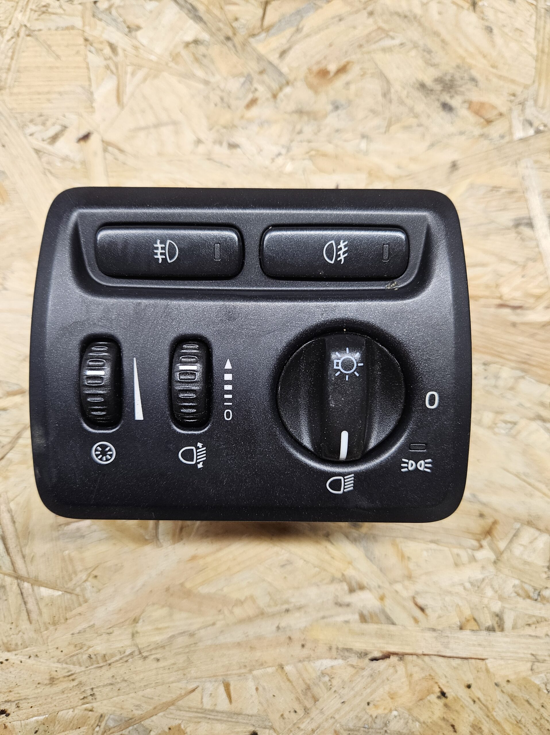 20251113_102533 Volvo tuledelüliti 30739314