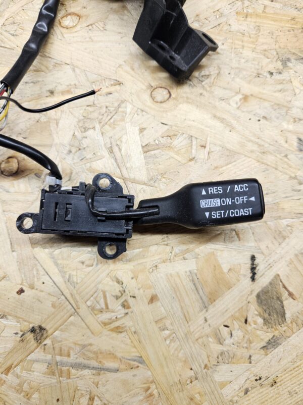 Toyota Avensis roolinupud 75B596