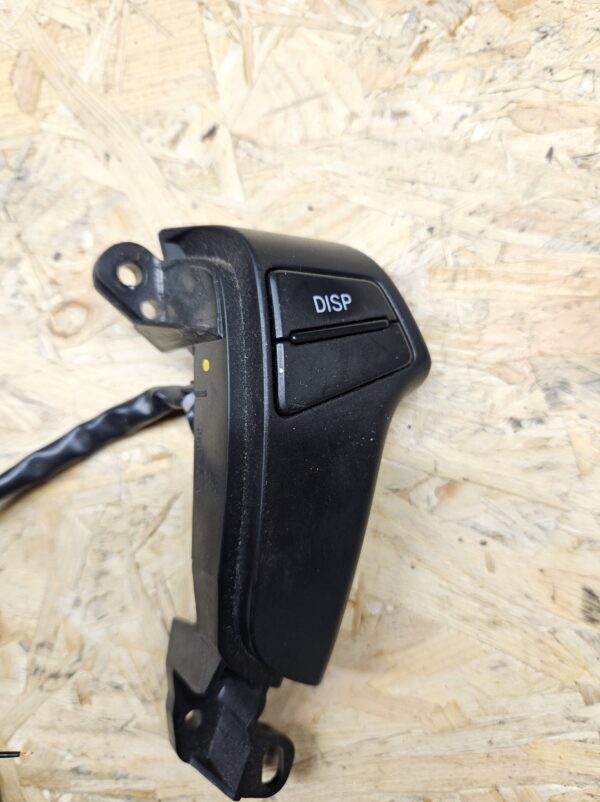 Toyota Avensis roolinupud 75B596