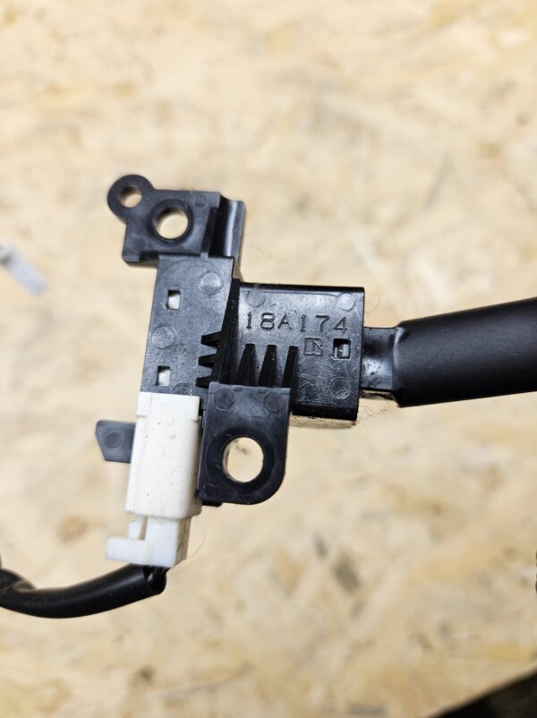 Lexus püsikiiruse hoidja kang 18A174