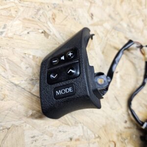 Lexus roolinupud 75B458